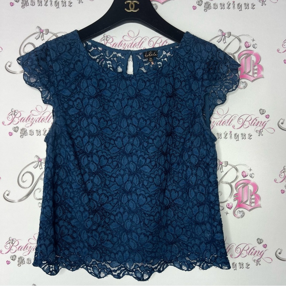 Talula Aritzia tank top lace navy blue keyhole opening tshirt tank top shirt